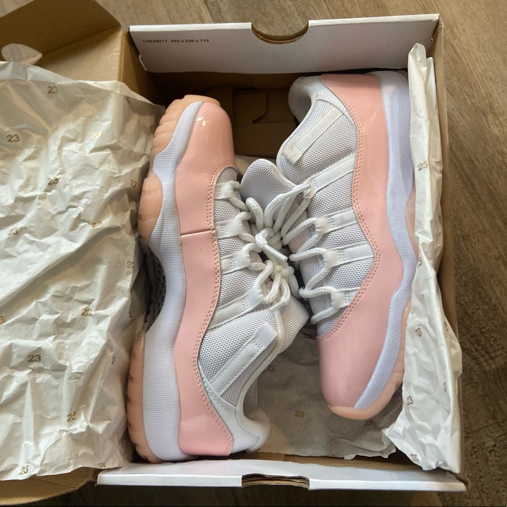 Air Jordan 11 Retro Low - Picture 6 of 7